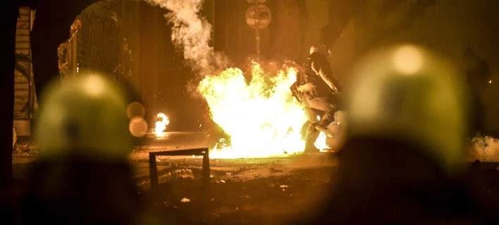 Φωτογραφίες ντοκουμέντο από τις νέου τύπου μολότοφ που χρησιμοποιούν στα Εξάρχεια